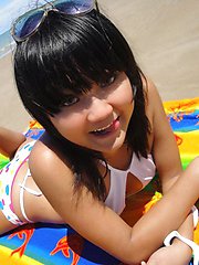 Cute little Thai amateur Febe poses at the beach and flashes