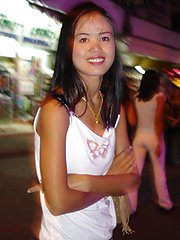 Beautiful Thai teen Duan gets pics taken by her bf